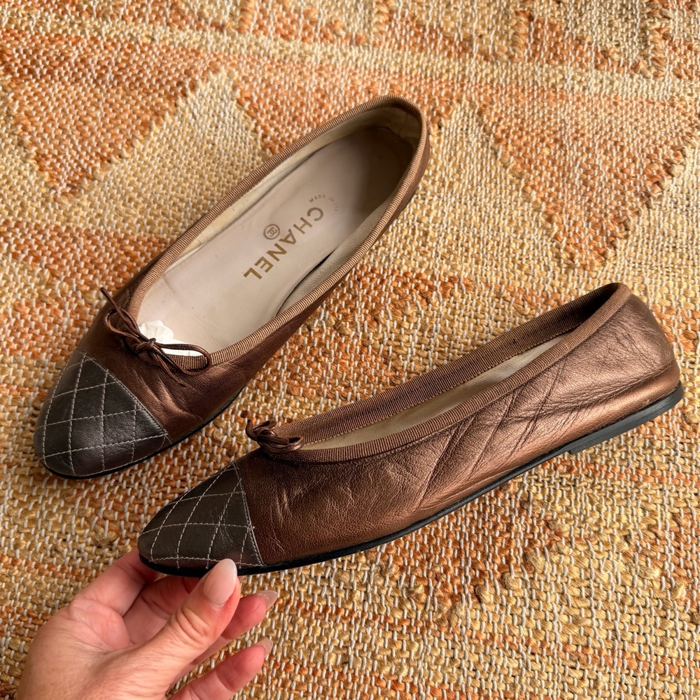 Vintage Chanel ballet flats bronze metallic quilted cap toe bow trim 38.5 - Picture 2 of 13